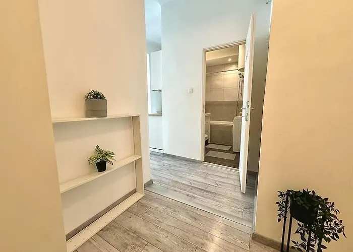 Lujza - Modern * Budapest
