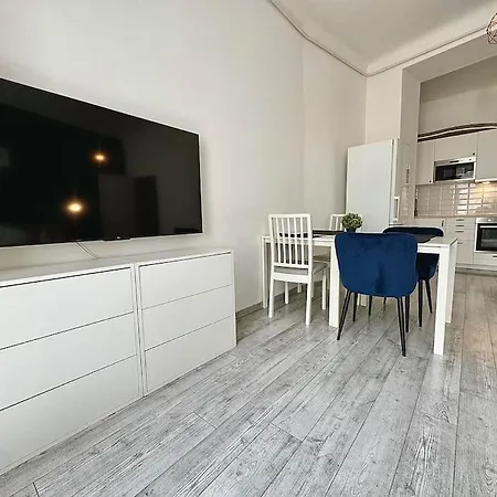 Lujza - Modern * Budapest