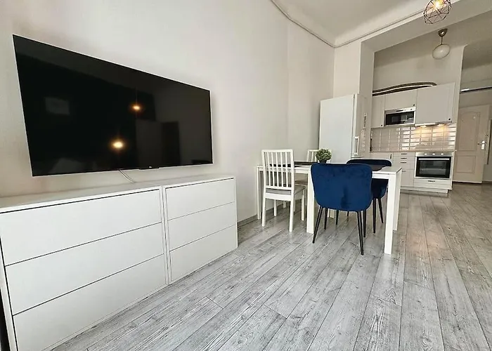 Lujza - Modern * Budapešť